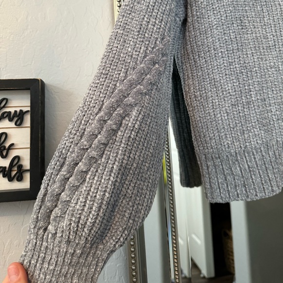 Women’s sweater, size M. Worn once. - Picture 2 of 3